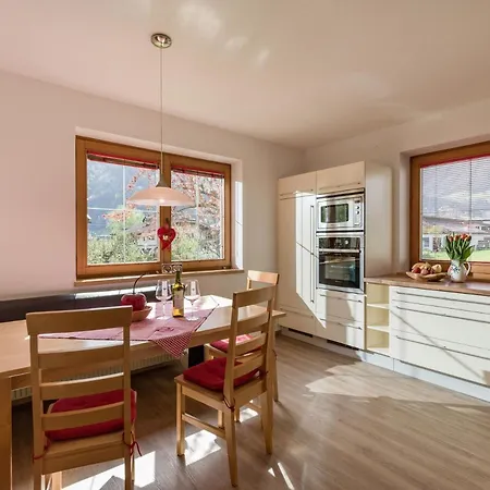 Huber Apartment *